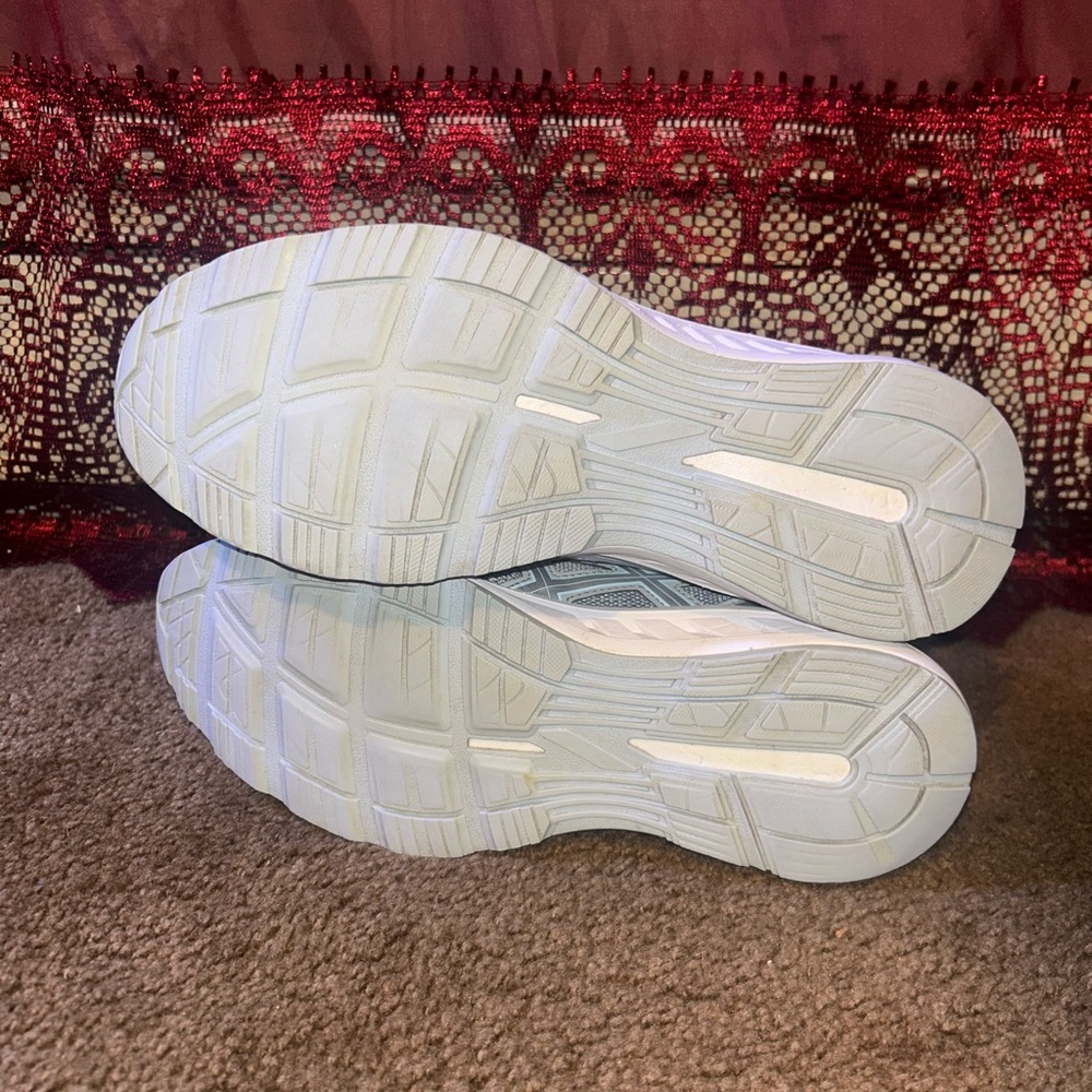 ASICS - Picture 5 of 5